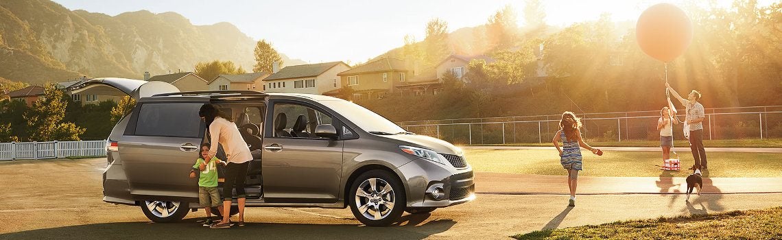 2016 Toyota Sienna And Family