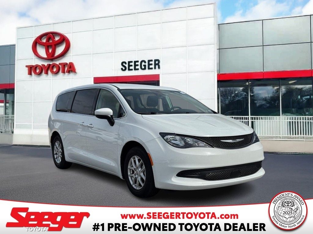2023 Chrysler Voyager LX