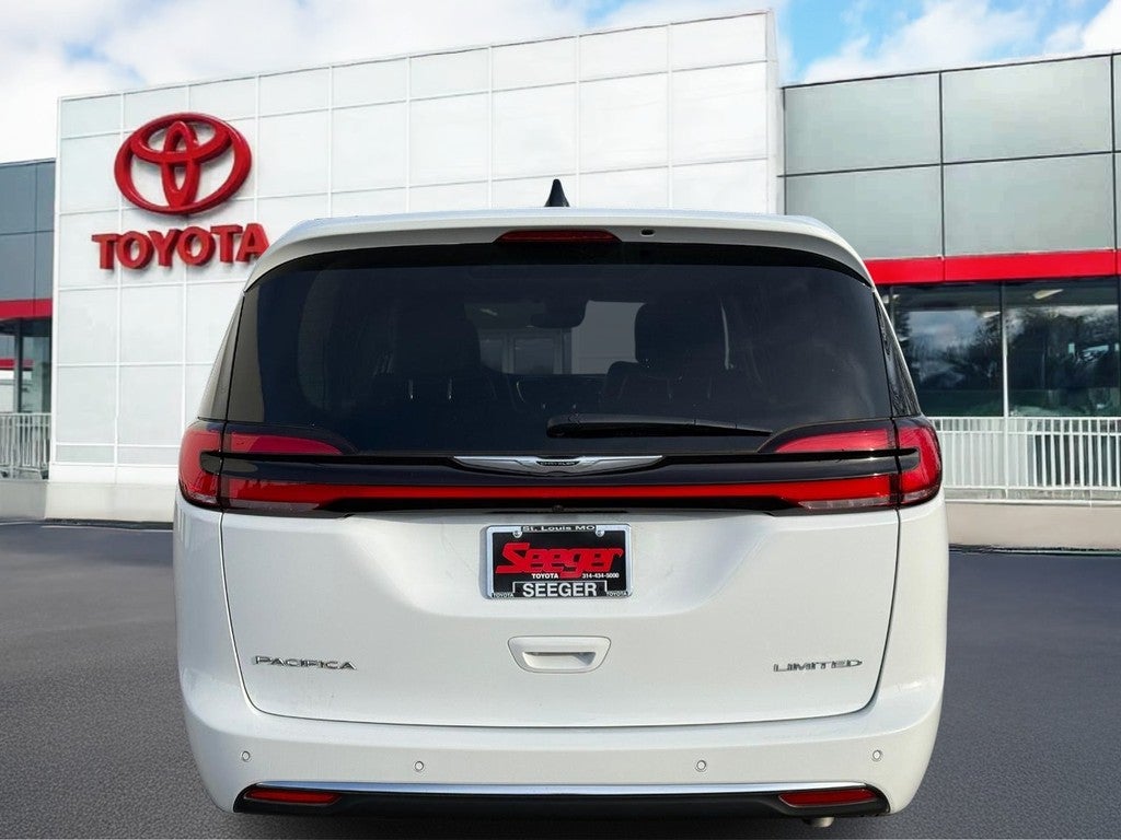 2024 Chrysler Pacifica Limited FWD