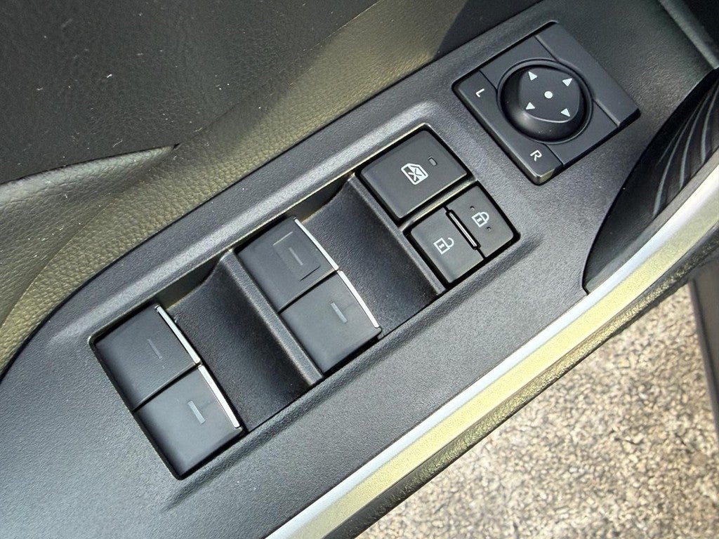 2025 Toyota RAV4 XLE AWD (Natl)