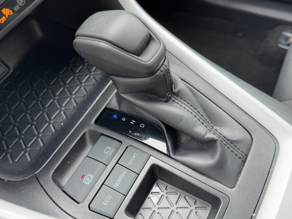 2025 Toyota RAV4 XLE FWD (Natl)