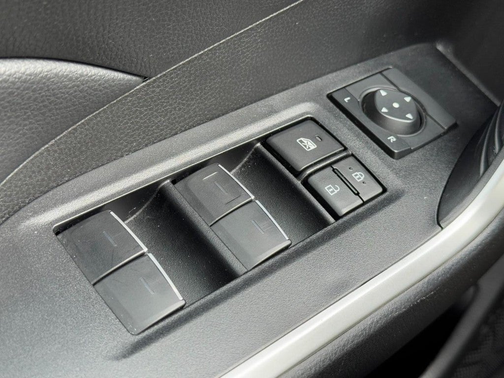 2025 Toyota RAV4 XLE FWD (Natl)