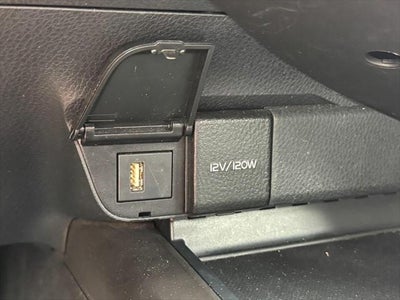 2023 Toyota Camry SE (Natl)