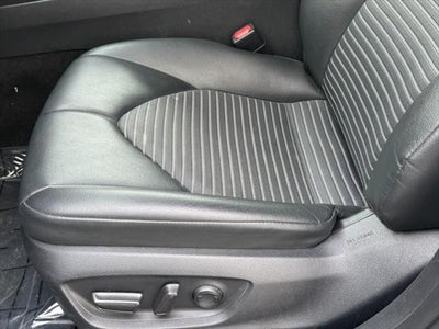 2023 Toyota Camry SE (Natl)