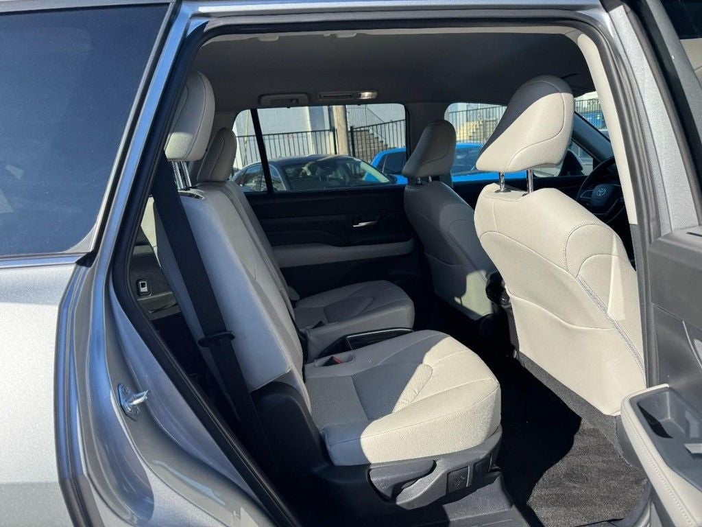 2025 Toyota GRAND HIGHLANDER LE