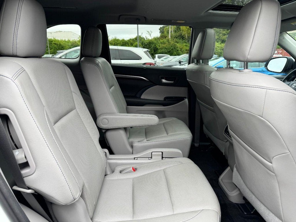 2016 Toyota Highlander Base