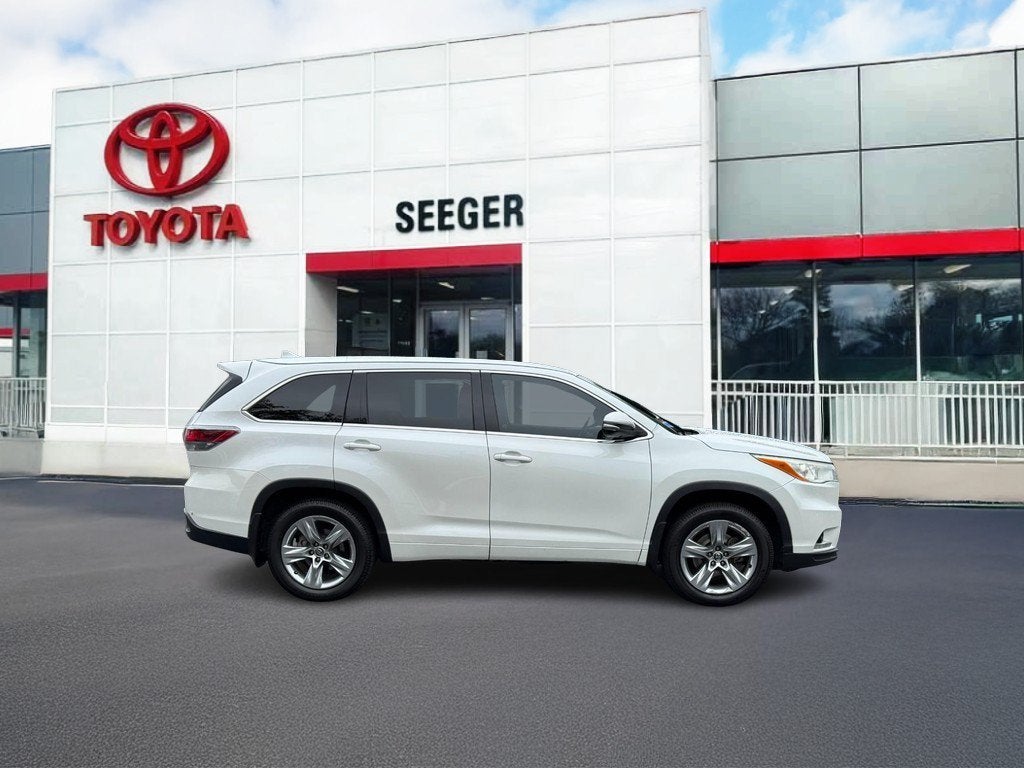 2016 Toyota Highlander Base