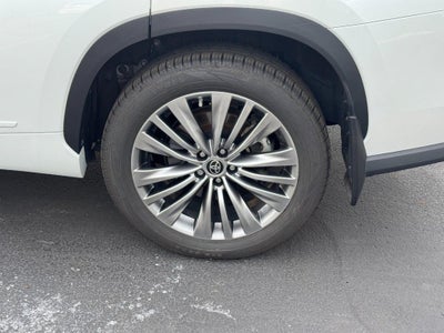 2022 Toyota Highlander Hybrid Platinum