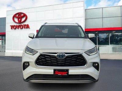 2022 Toyota Highlander Hybrid Platinum