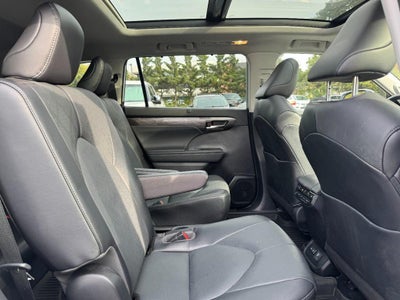 2022 Toyota Highlander Hybrid Platinum