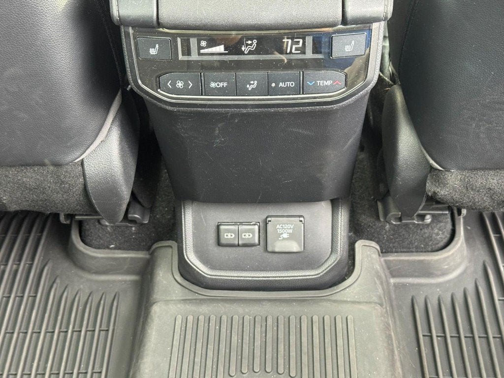 2022 Toyota Highlander Hybrid Platinum
