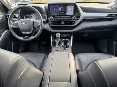 2022 Toyota Highlander Hybrid Platinum