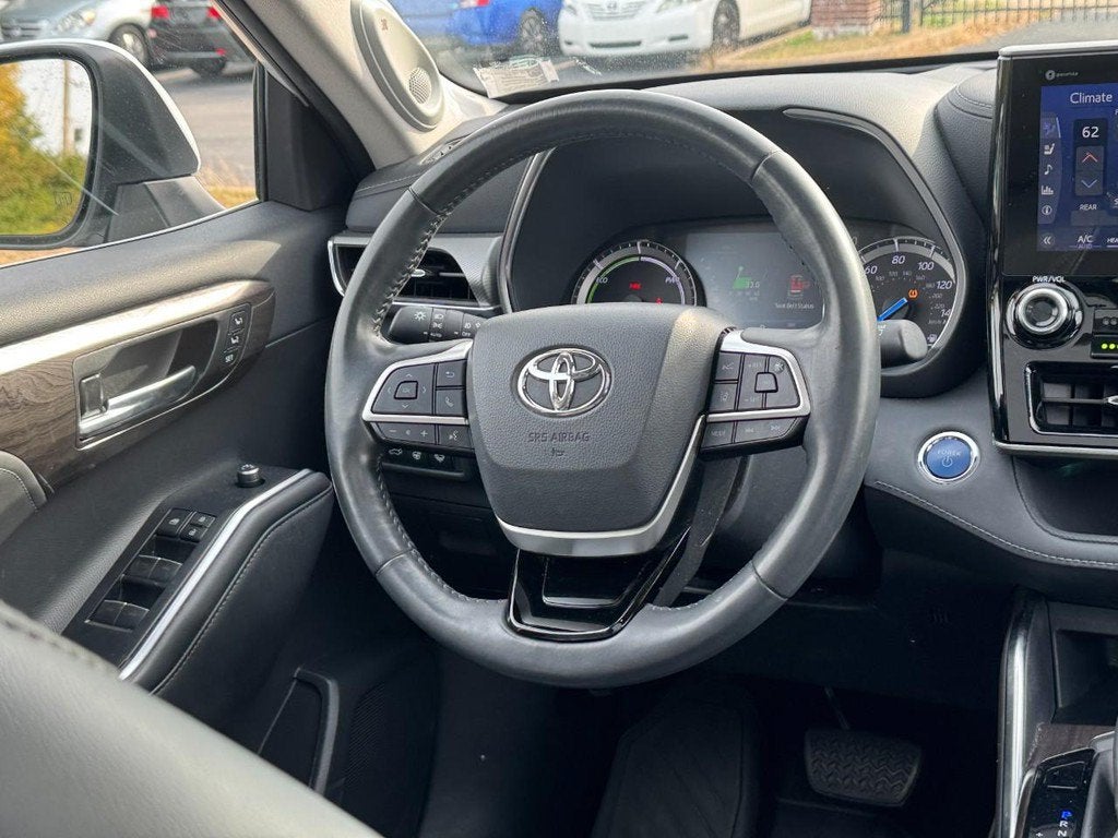 2022 Toyota Highlander Hybrid Platinum