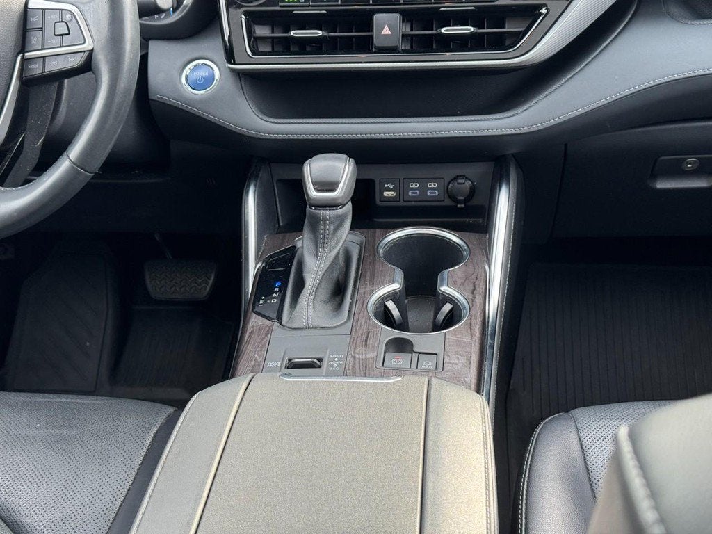 2022 Toyota Highlander Hybrid Platinum