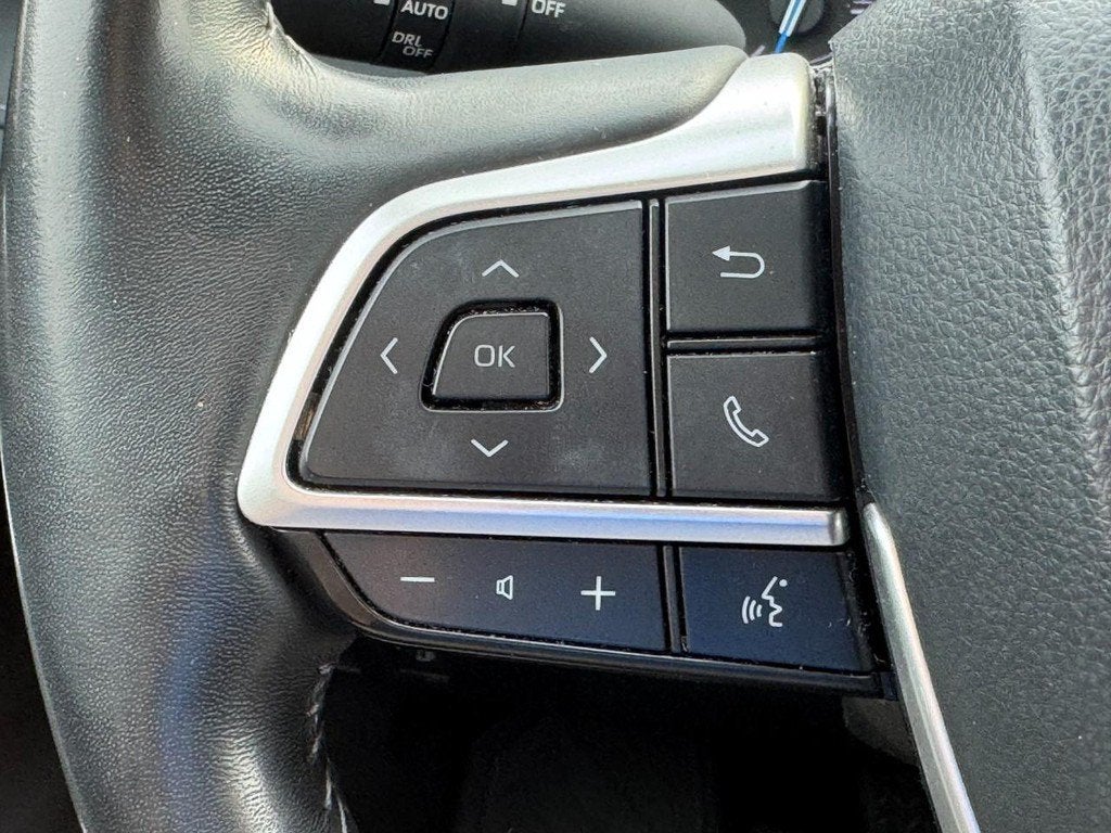 2022 Toyota Highlander Hybrid Platinum