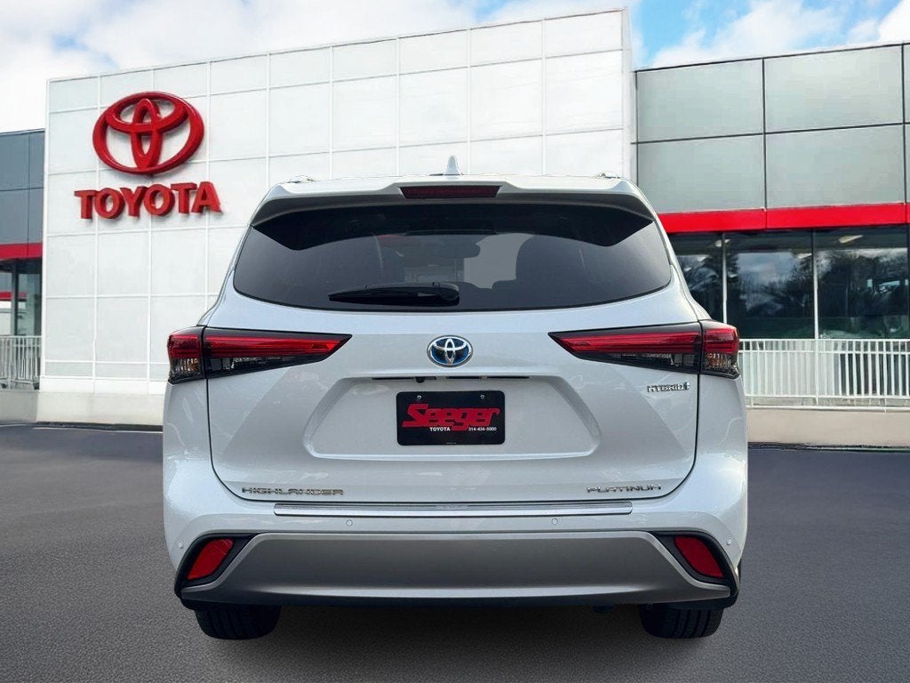 2022 Toyota Highlander Hybrid Platinum