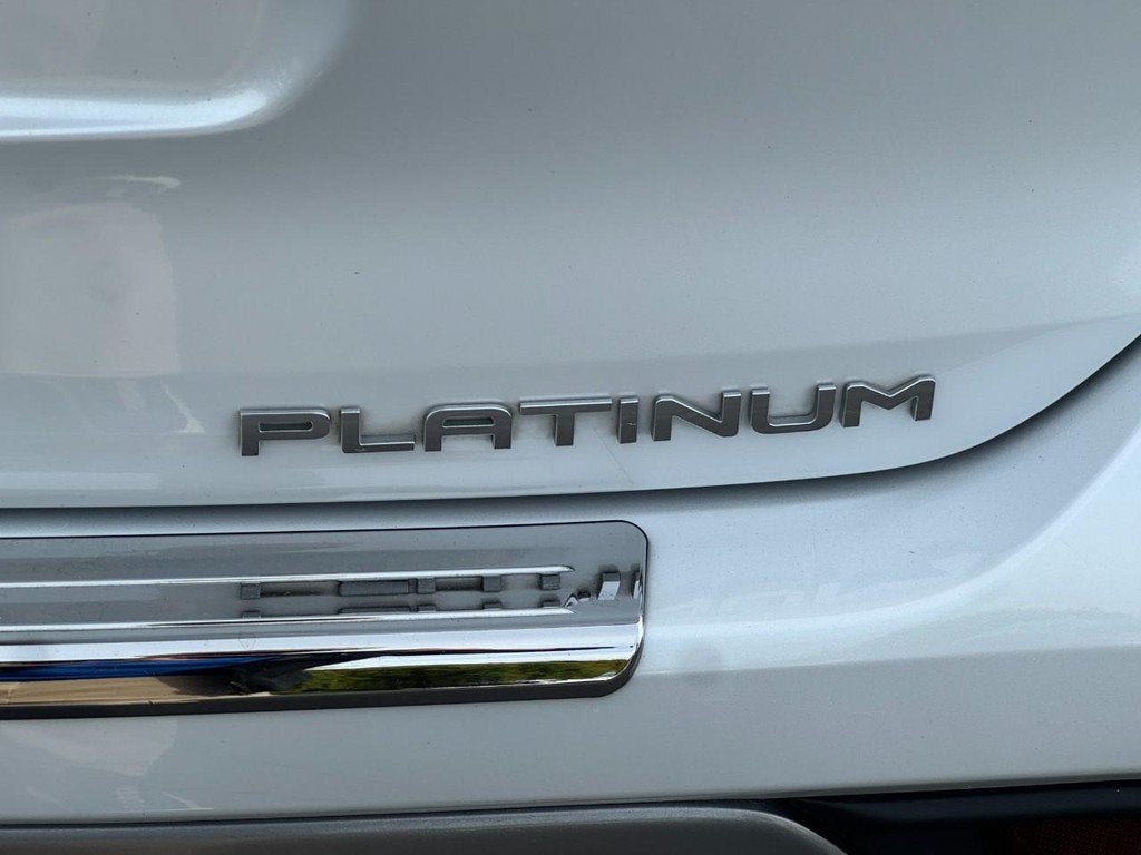 2022 Toyota Highlander Hybrid Platinum