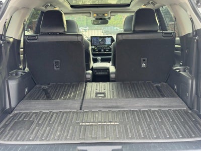 2022 Toyota Highlander Hybrid Platinum