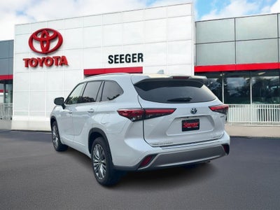 2022 Toyota Highlander Hybrid Platinum