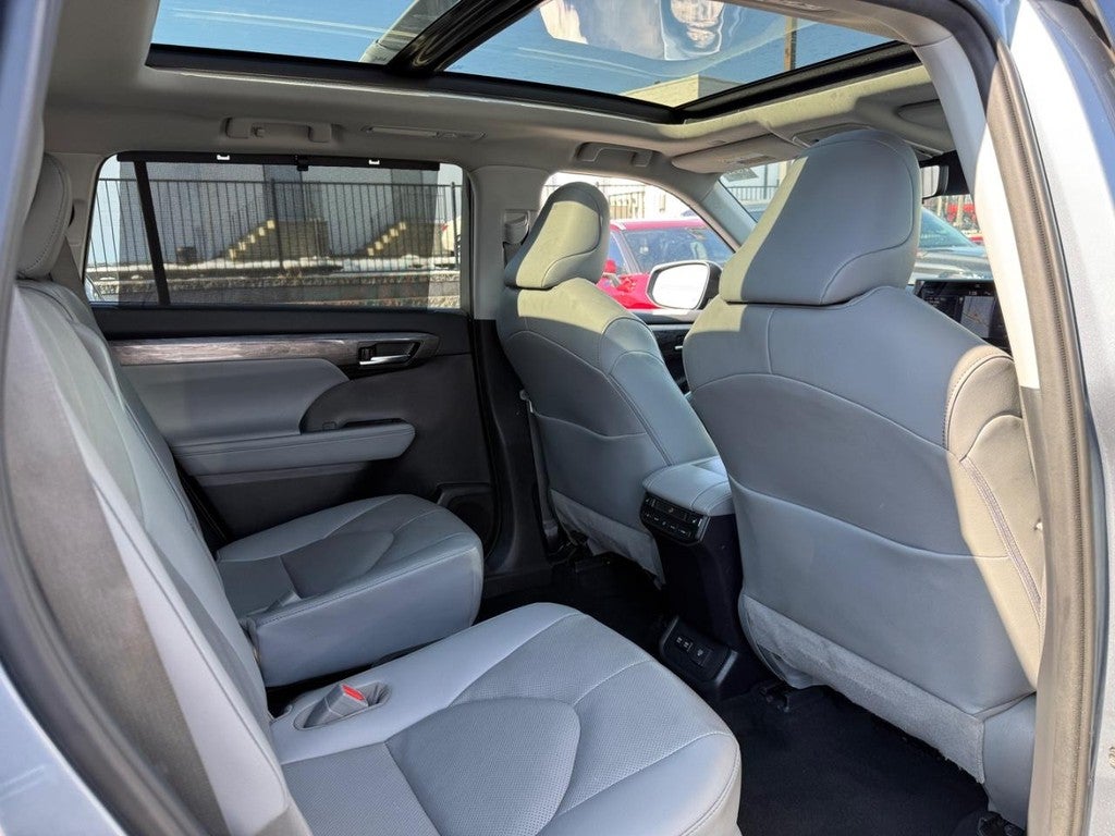 2020 Toyota Highlander Platinum AWD (Natl)