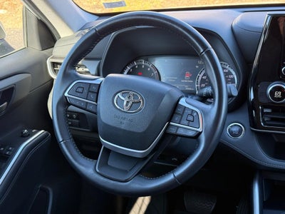 2023 Toyota Highlander LE FWD (Natl)