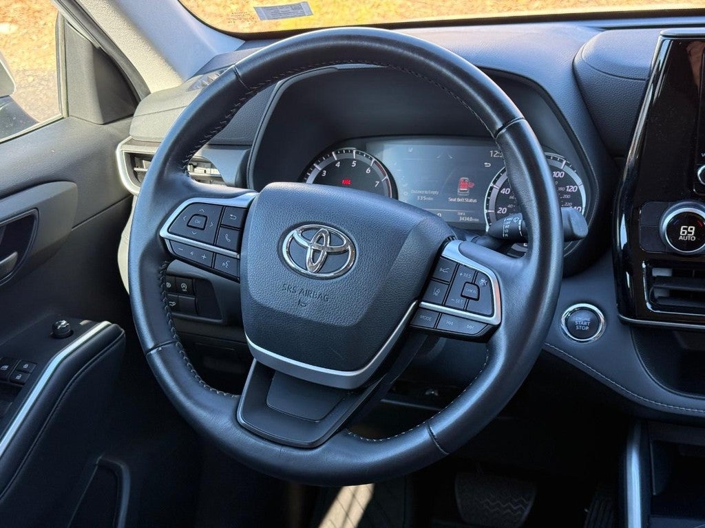 2023 Toyota Highlander LE FWD (Natl)