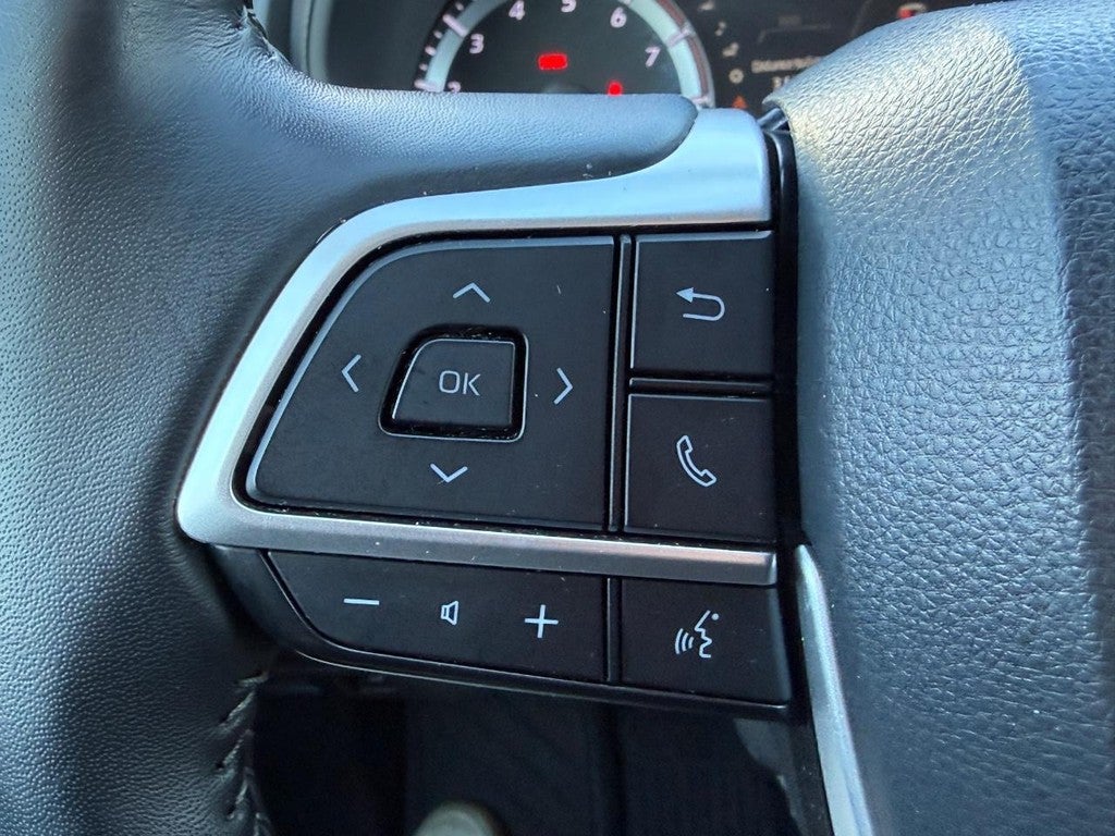 2023 Toyota Highlander LE FWD (Natl)