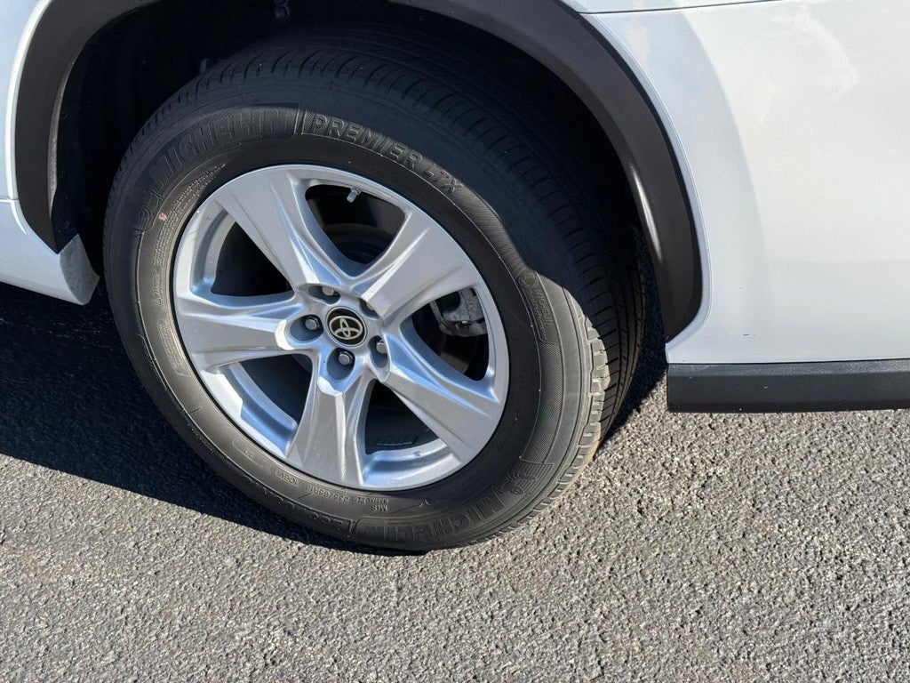 2023 Toyota Highlander LE FWD (Natl)