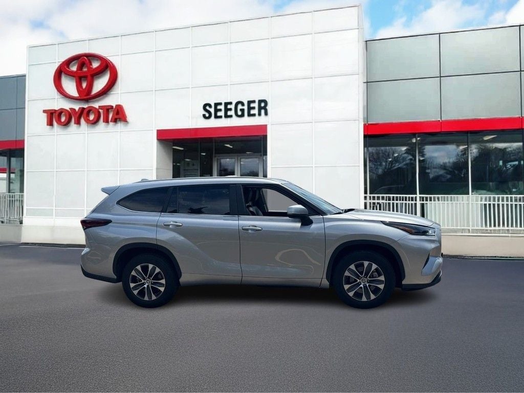 2025 Toyota Highlander XLE