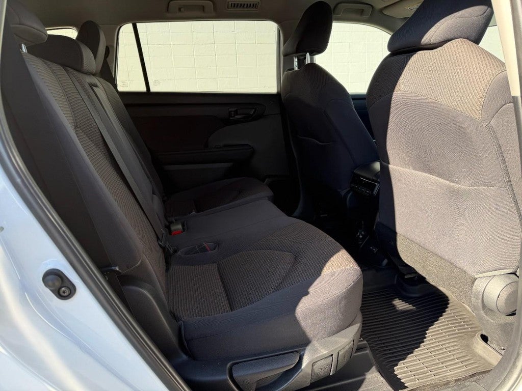 2023 Toyota Highlander LE FWD (Natl)