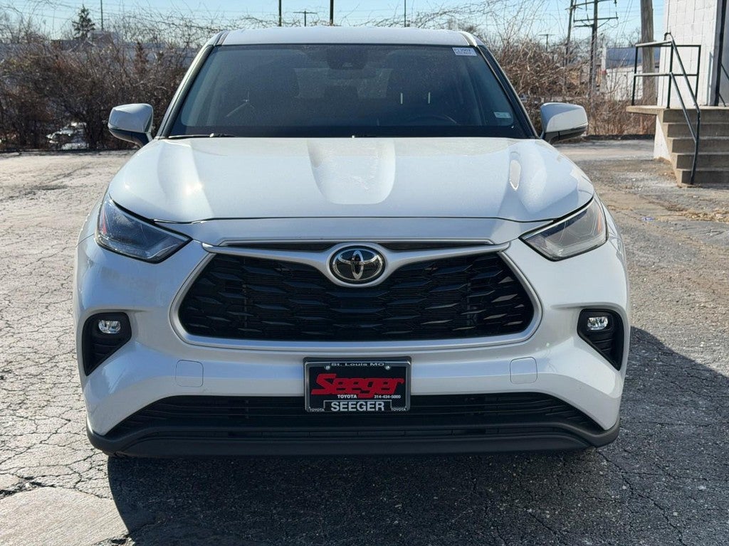 2023 Toyota Highlander LE FWD (Natl)
