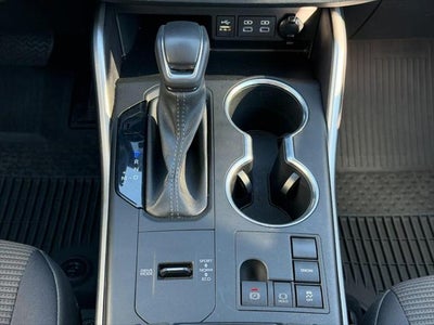 2023 Toyota Highlander LE FWD (Natl)