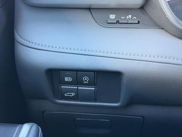 2023 Toyota Highlander LE FWD (Natl)