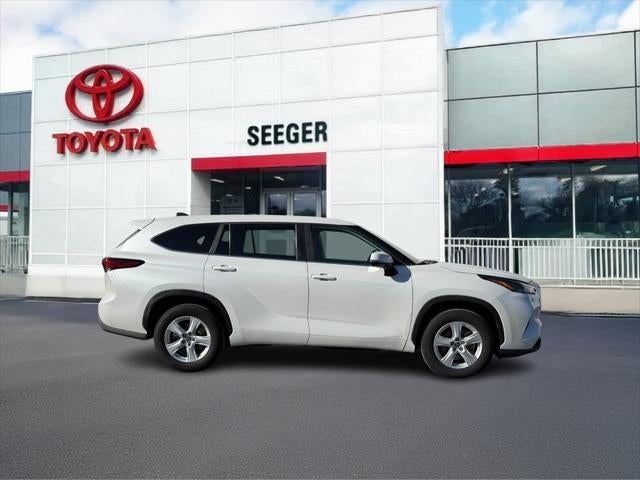 2023 Toyota Highlander LE FWD (Natl)