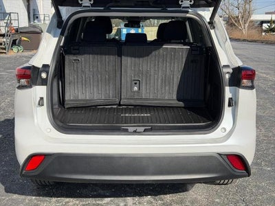 2023 Toyota Highlander LE FWD (Natl)