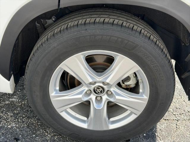 2023 Toyota Highlander LE FWD (Natl)