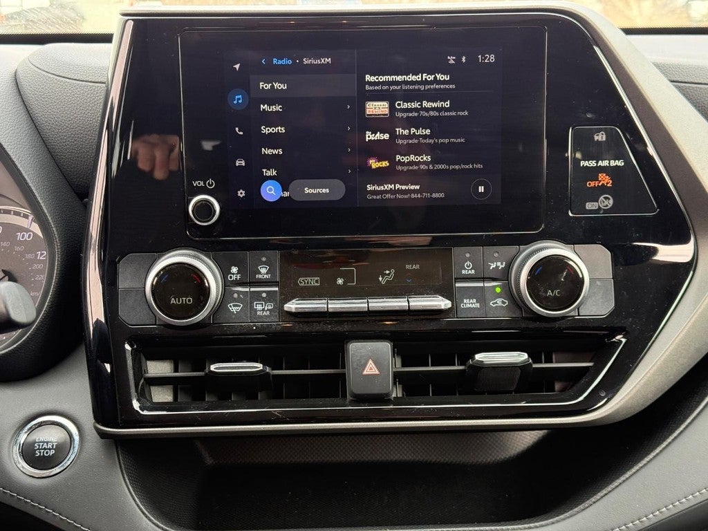 2023 Toyota Highlander LE FWD (Natl)