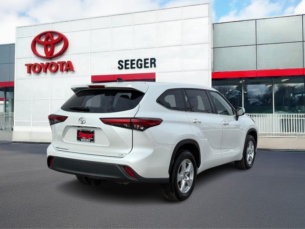 2023 Toyota Highlander LE FWD (Natl)