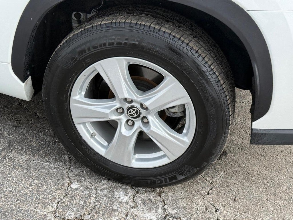 2023 Toyota Highlander LE FWD (Natl)