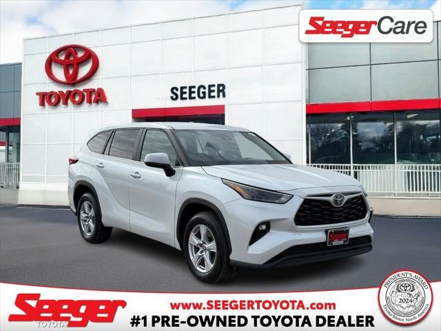2023 Toyota Highlander LE FWD (Natl)