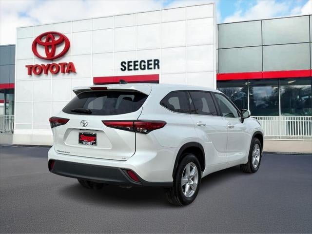 2023 Toyota Highlander LE FWD (Natl)