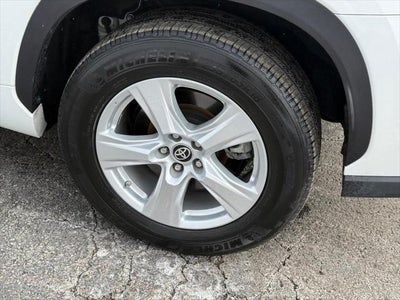 2023 Toyota Highlander LE FWD (Natl)