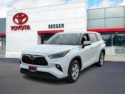2023 Toyota Highlander LE FWD (Natl)