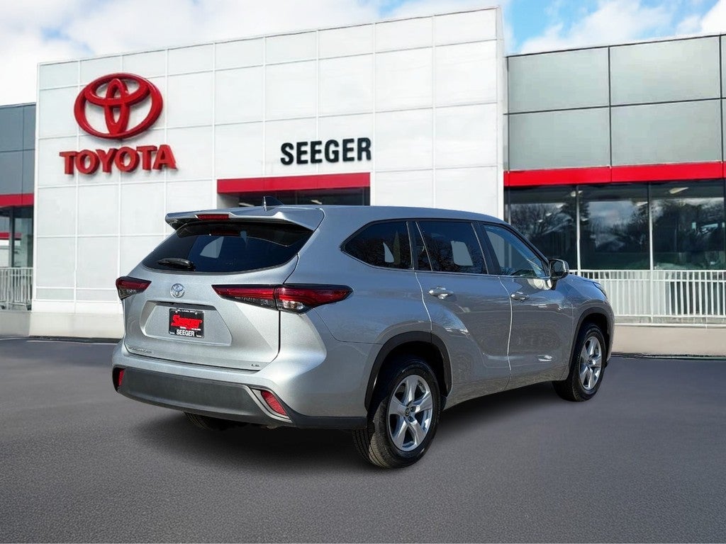 2023 Toyota Highlander LE FWD (Natl)