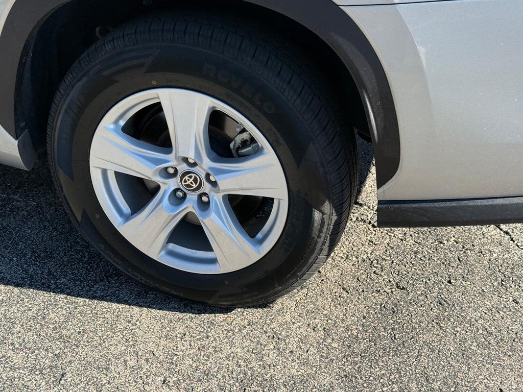 2023 Toyota Highlander LE FWD (Natl)