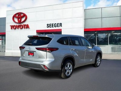 2023 Toyota Highlander LE FWD (Natl)