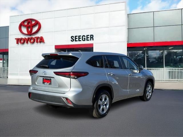 2023 Toyota Highlander LE FWD (Natl)