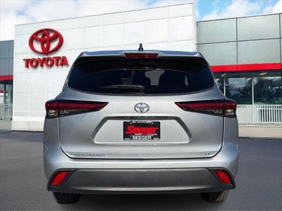 2023 Toyota Highlander LE FWD (Natl)