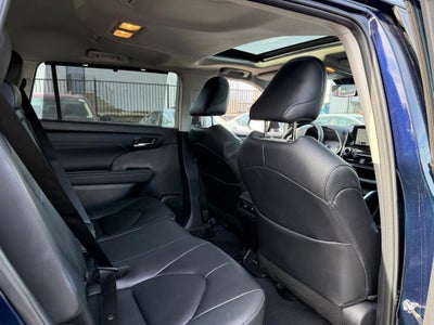 2024 Toyota Highlander LE FWD (Natl)