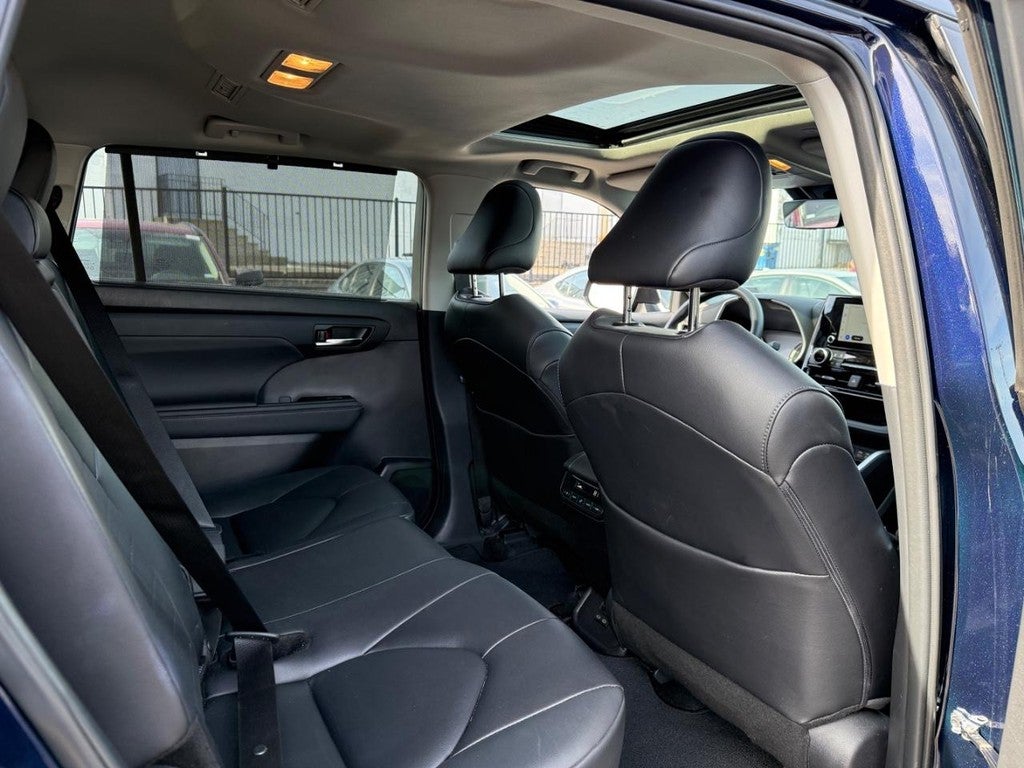 2024 Toyota Highlander LE FWD (Natl)